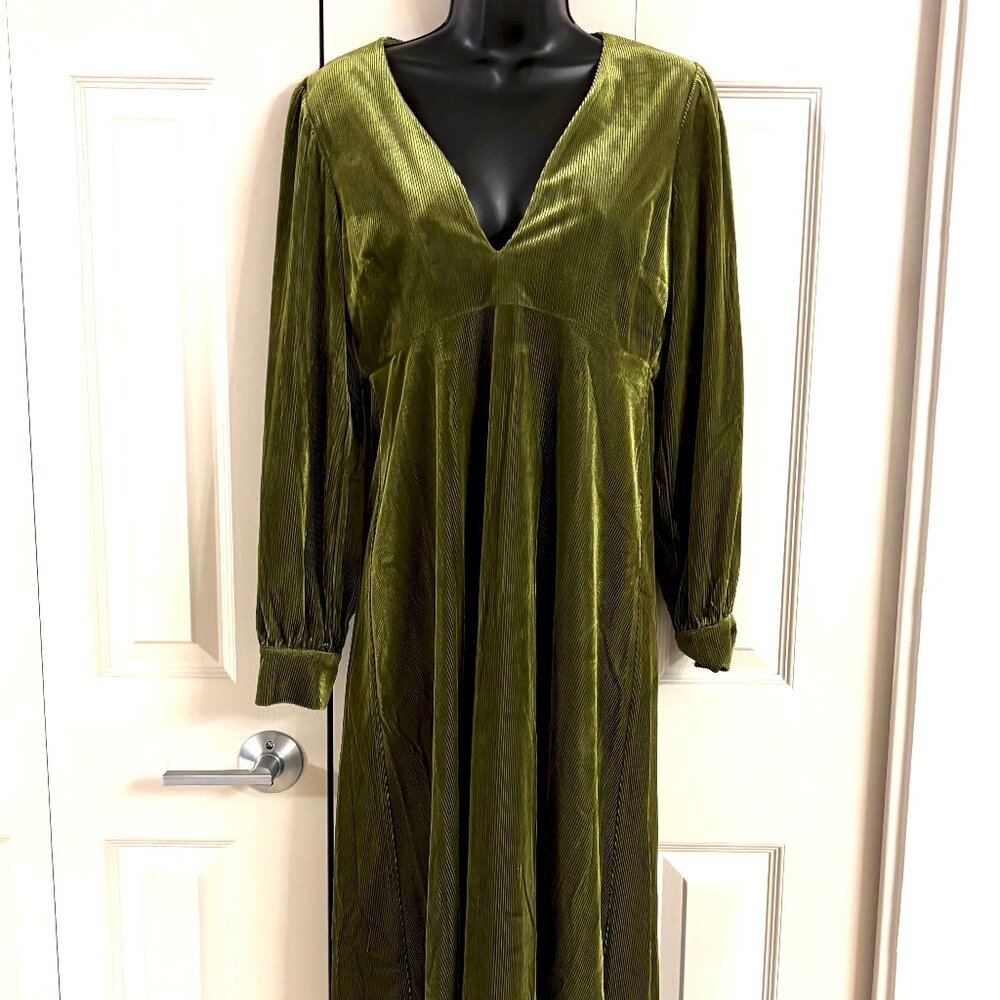 Traffic People Yasmine Velvet Maxi Dress Elegant Green